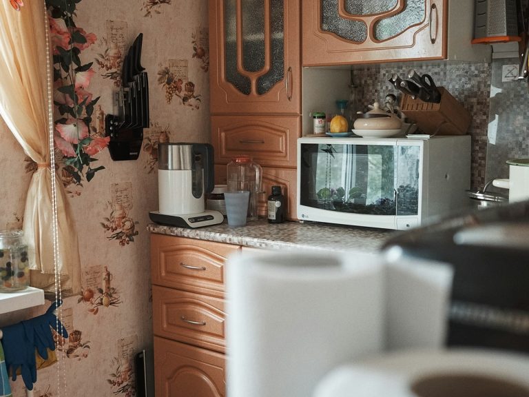 Komoly veszélynek teszi ki a szervezetét, aki műanyag edényben mikrózza az ételt