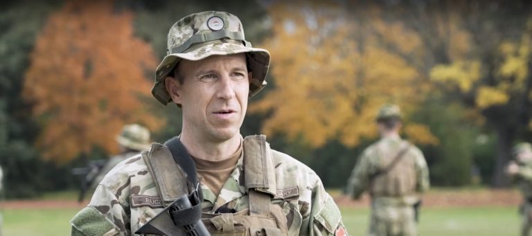 A magyar válogatott egykori sztárja is katonának állt (videó)