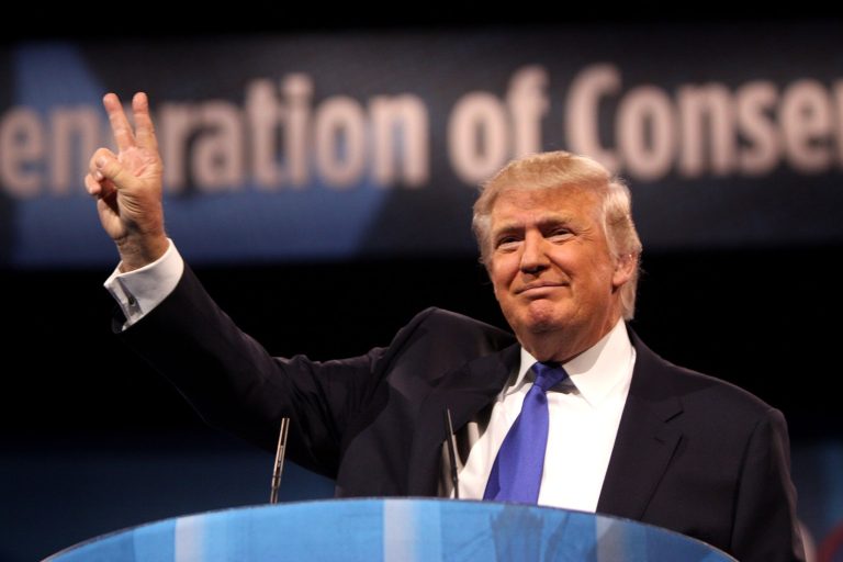 Putyin után Zelenszkijjel is beszélni fog Trump