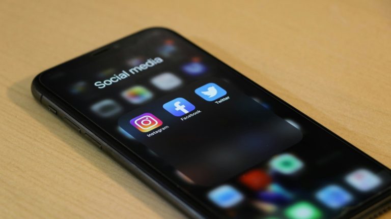 Rengetegen akarják törölni a Facebook-fiókjukat a tényellenőrzés megszűnése miatt