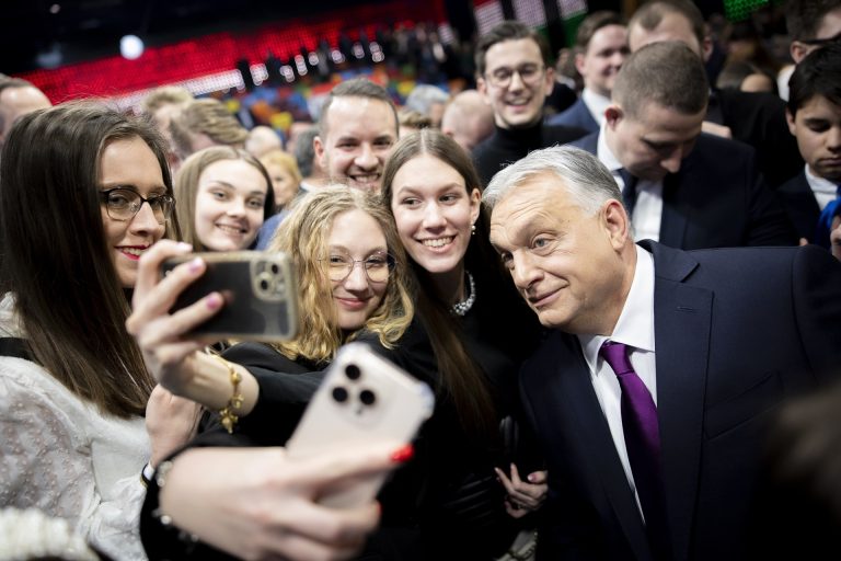 Így reagált Magyar Péter, Dobrev Klára és a többiek Orbán Viktor évértékelő beszédére