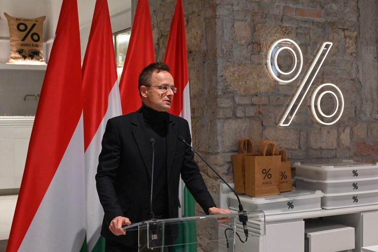 Szijjártó reagált a fordulatra Rákosrendező kapcsán, nem vár csodát Karácsonytól