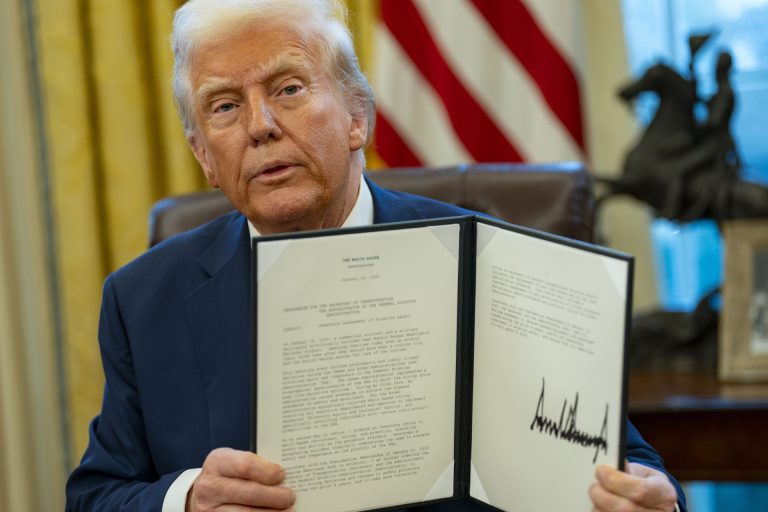 Donald Trump elemi erővel csapott le a terroristákra, egyetlen légicsapással iktatta ki őket
