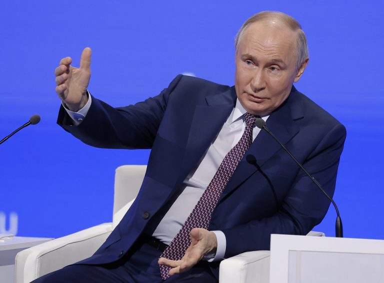 A várva várt bejelentés: jelentős engedményt tett Putyin Trump miatt, azonnal kiadta a parancsot
