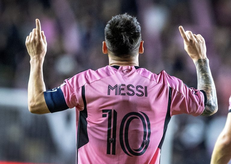 Messivel jobb nem szórakozni a pályán, itt az eredménye (videó)