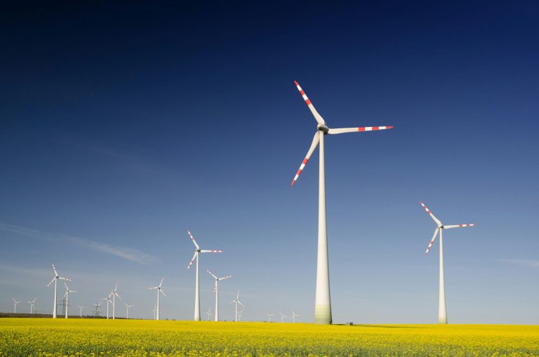 Kína megújulóenergia-kapacitása először előzte meg a hőerőművekét