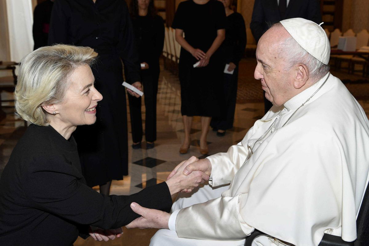 Ursula von der Leyen elmondta, mit gondol Ferenc pápáról
