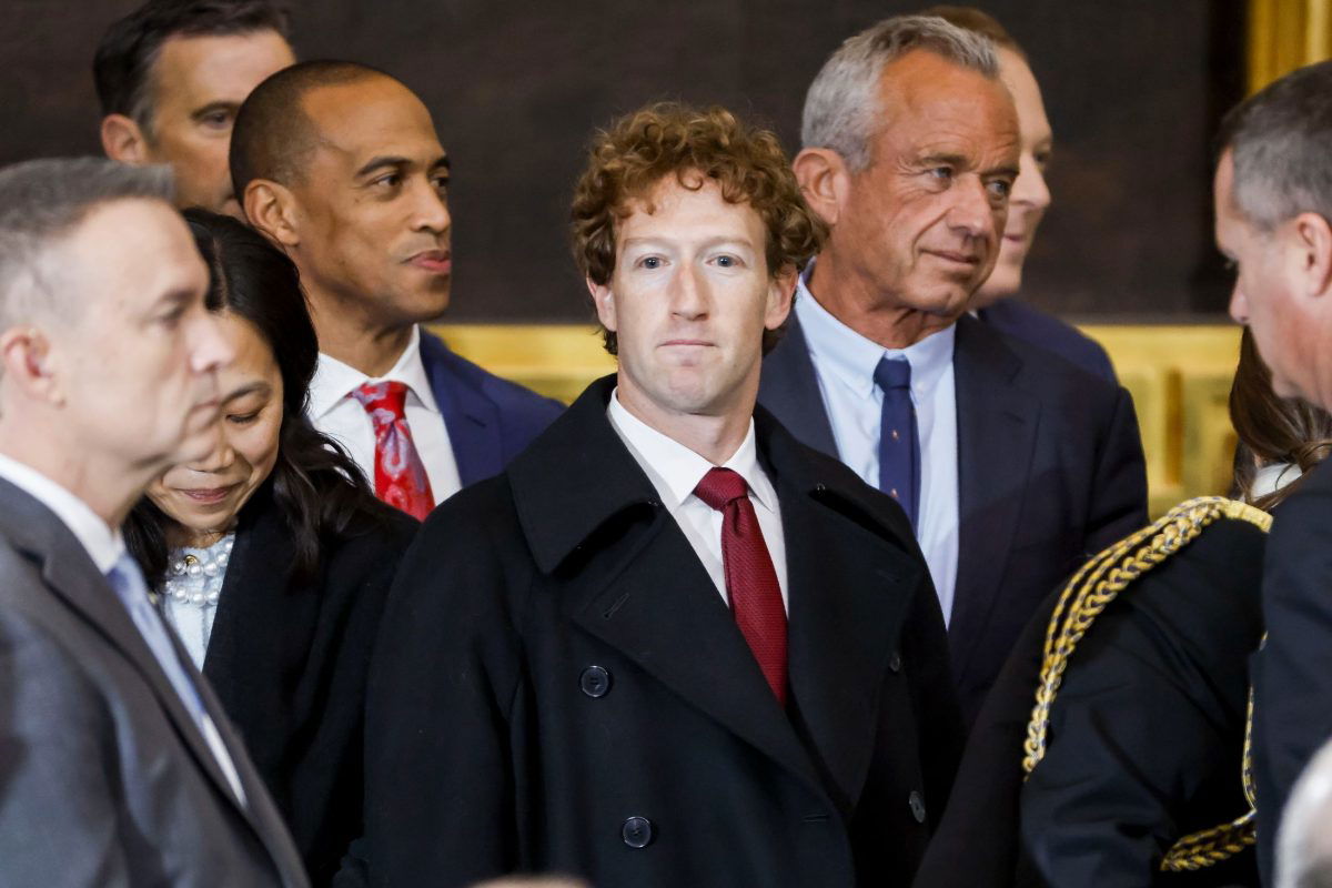 Zuckerberg tagadja, hogy a Meta versenytársak kiiktatása miatt vásárolta fel az Instagramot és a WhatsAppot