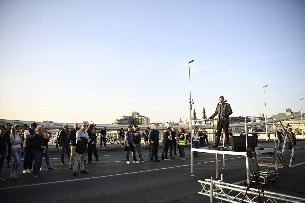 Nem engedélyezik Hadházy újabb budapesti tüntetését, de így is kimegy az Erzsébet hídra