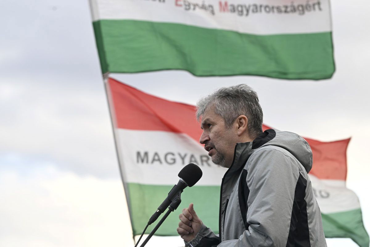 Reagált a rendőrség Hadházy Ákos szavaira: csúsztat és ferdít