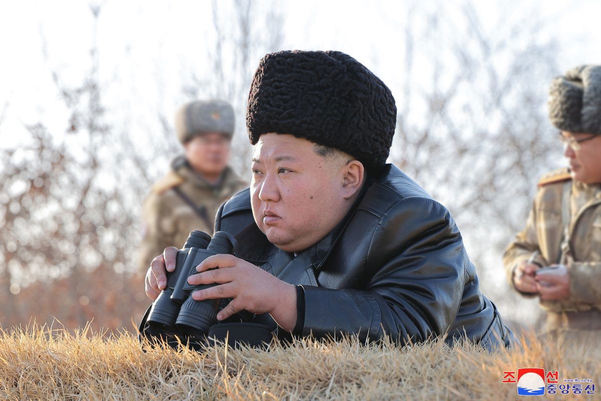 Észak-Korea bemutatta a legújabb, 5000 tonnás szuper-fegyverét
