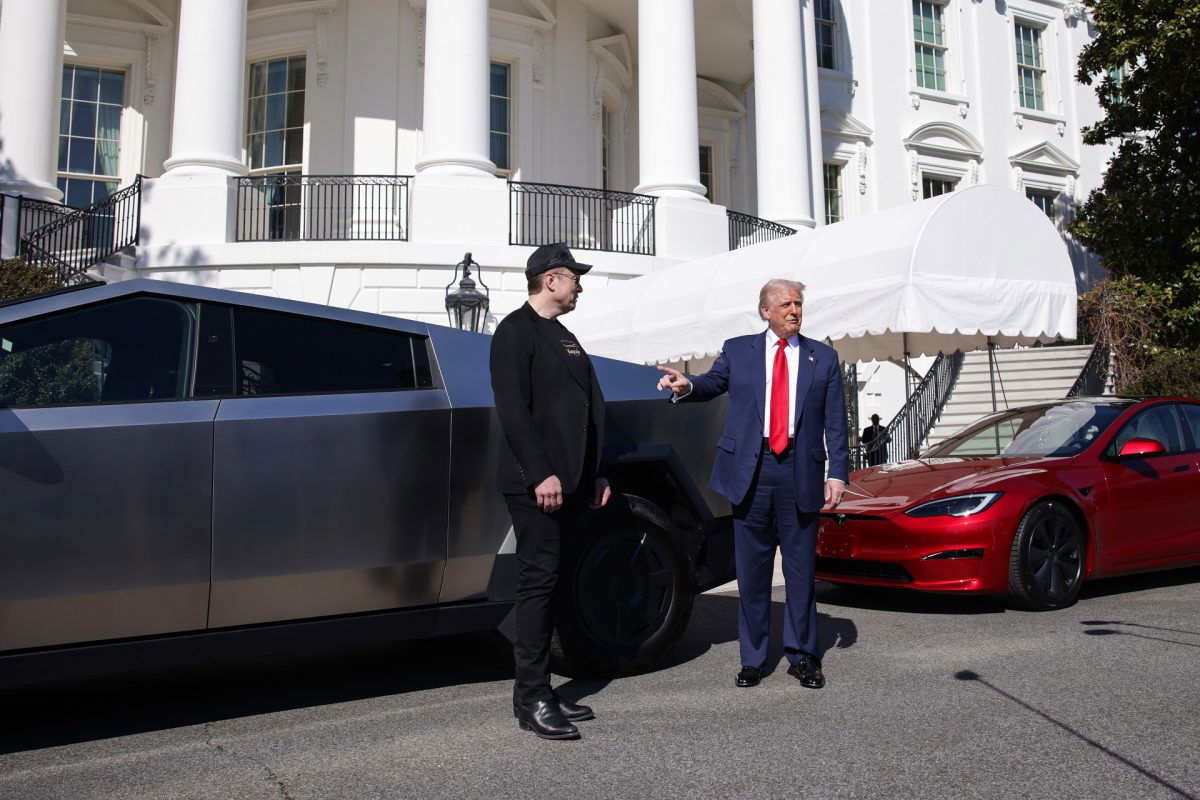Történelmi mélypontra süllyedt a Tesla értékesítése, Musk visszavonulót fúj