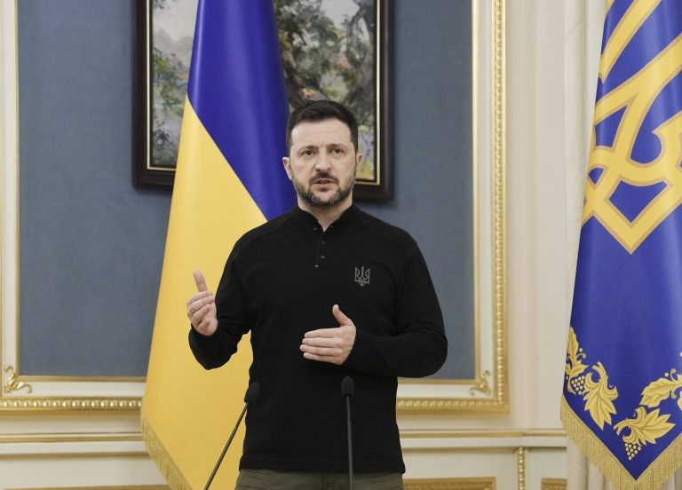 Brüsszel: Ukrajna elfogadta a feltétel nélküli tűzszünetet, addig Oroszország elemi erővel támad