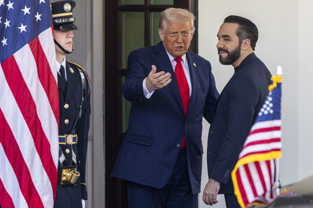 Rejtélyes sérülést vettek észre Donald Trump jobb kezén – most mindenki azt találgatja, mi lehet az oka
