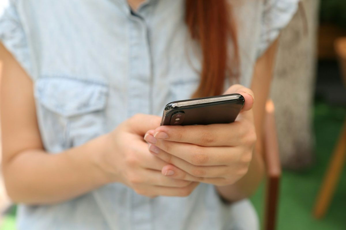 Az MI észleli és segít a gyerekeknek elkerülni a kényes tartalmakat az androidos mobilokon