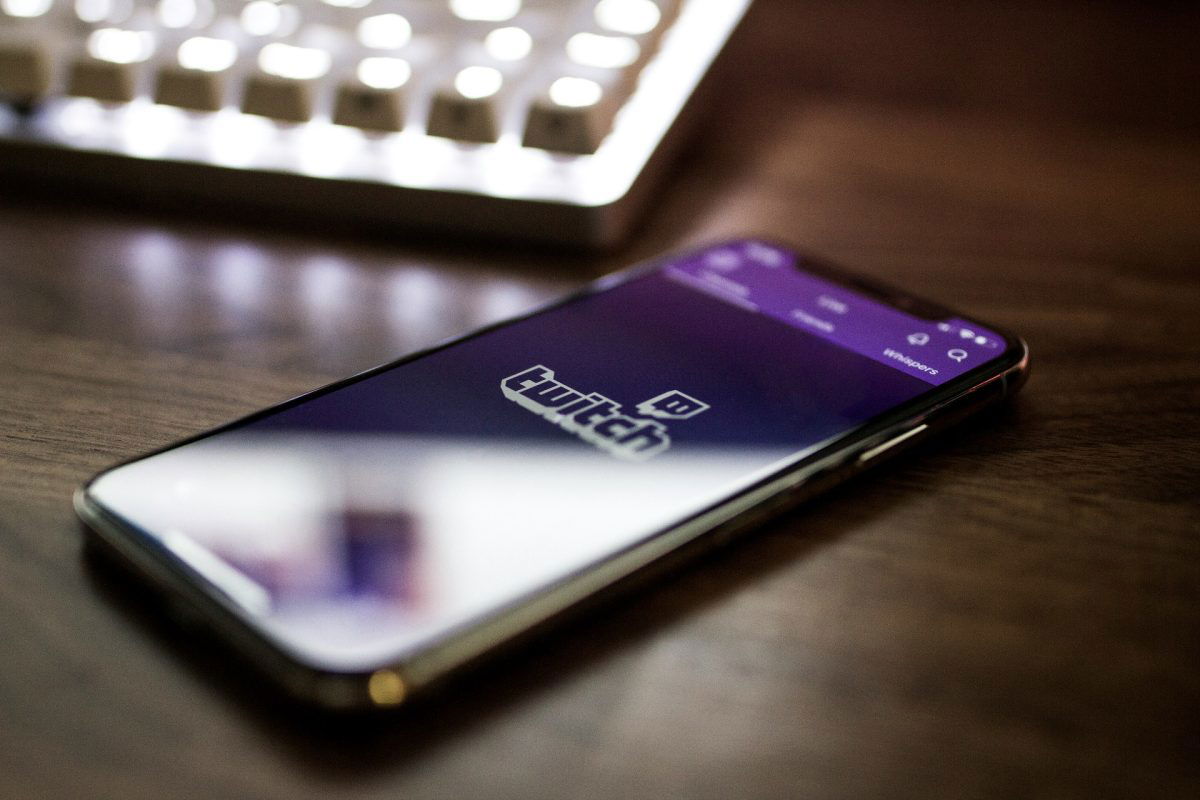 Hét perc után letiltották Kanye West első Twitch-közvetítését