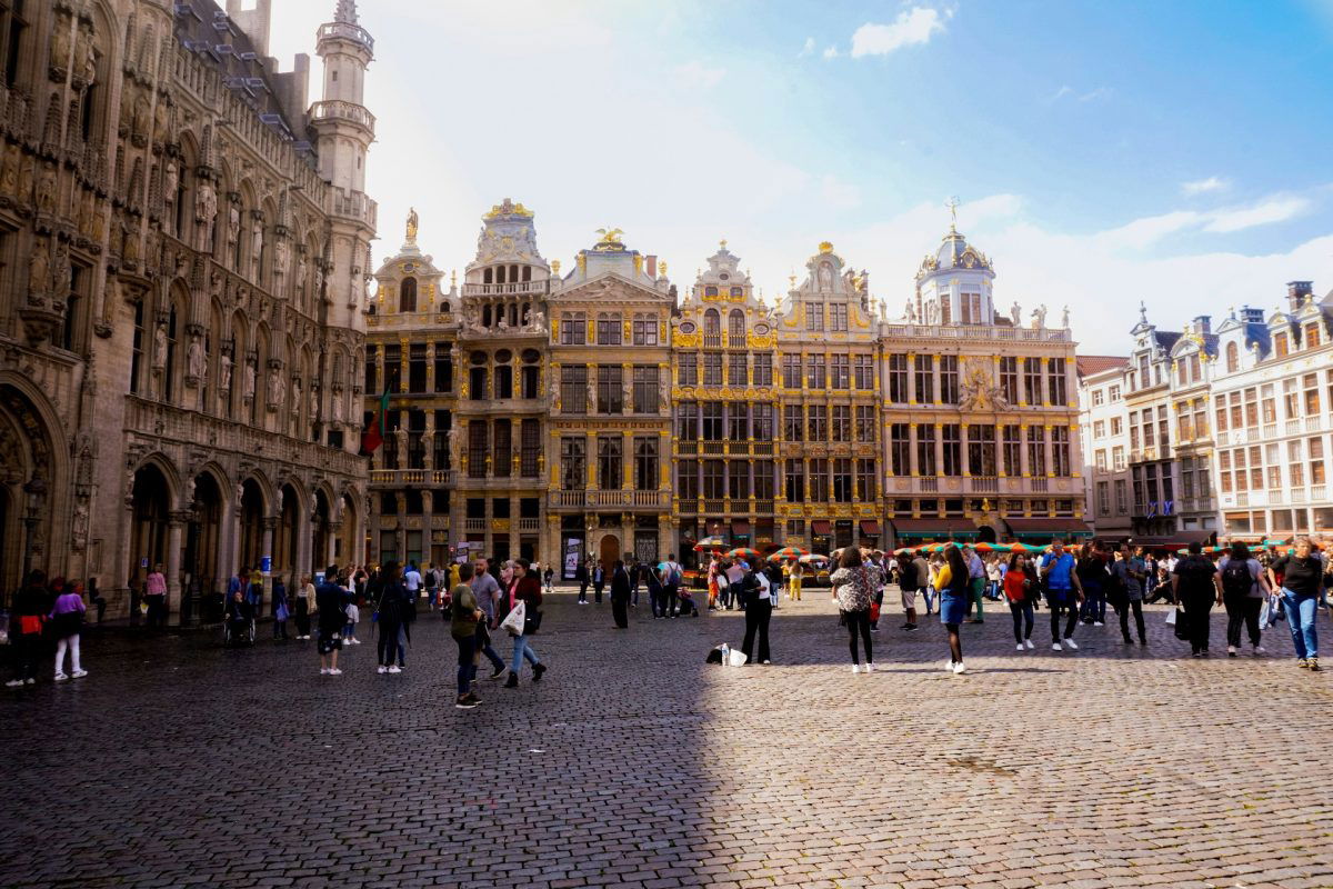 Meglőttek egy embert Brüsszelben, négy személyt pedig megkéseltek Antwerpenben