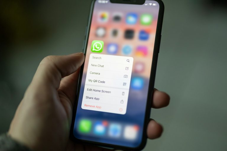 Új biztonsági funkció jön a Whatsappba, így működik majd