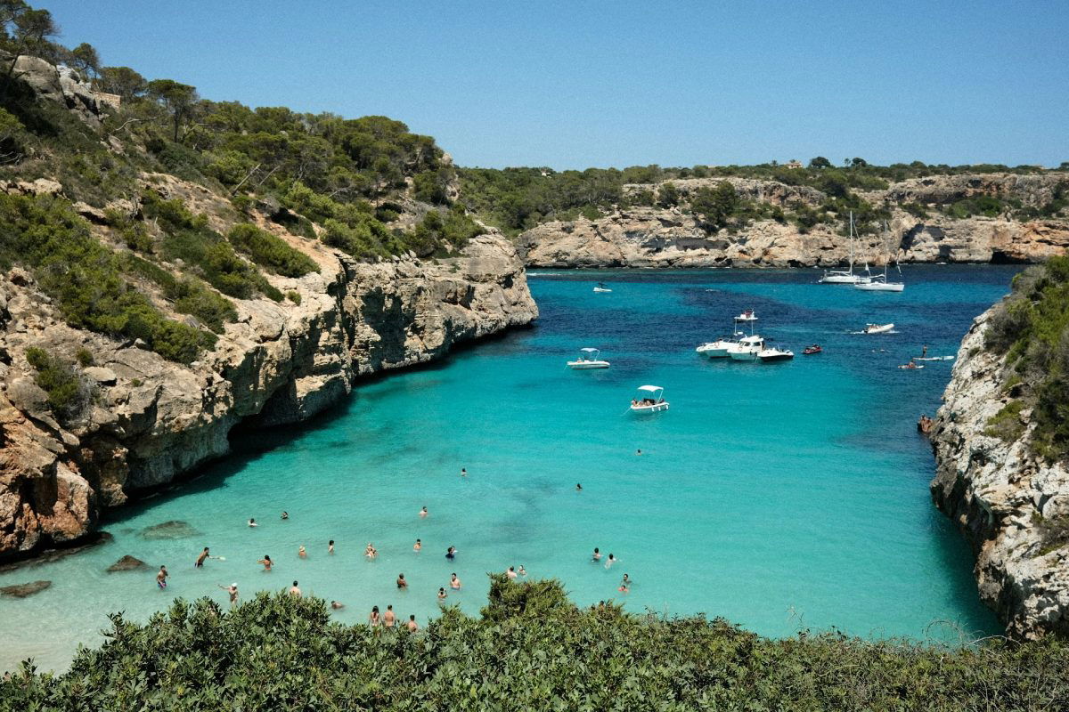 Több mint 200 diák ütötte-verte egymást Mallorcán