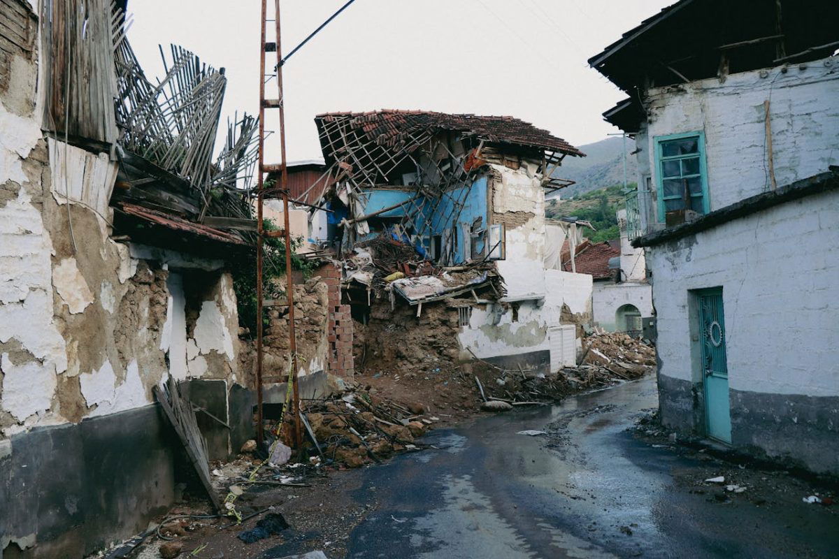 Földrengés pusztított Ecuador tengerpartján, közel kétszáz épület vált lakhatatlanná