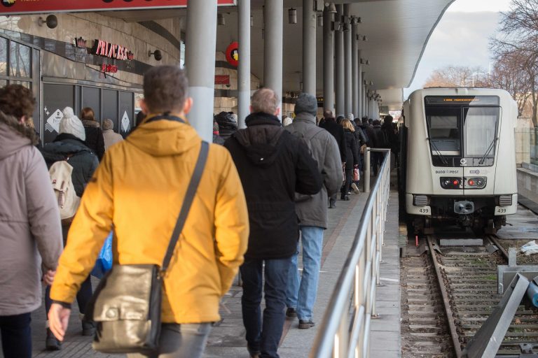 Újra teljes vonalon jár az M2-es metró, köszöni a türelmet a BKV és a BKK