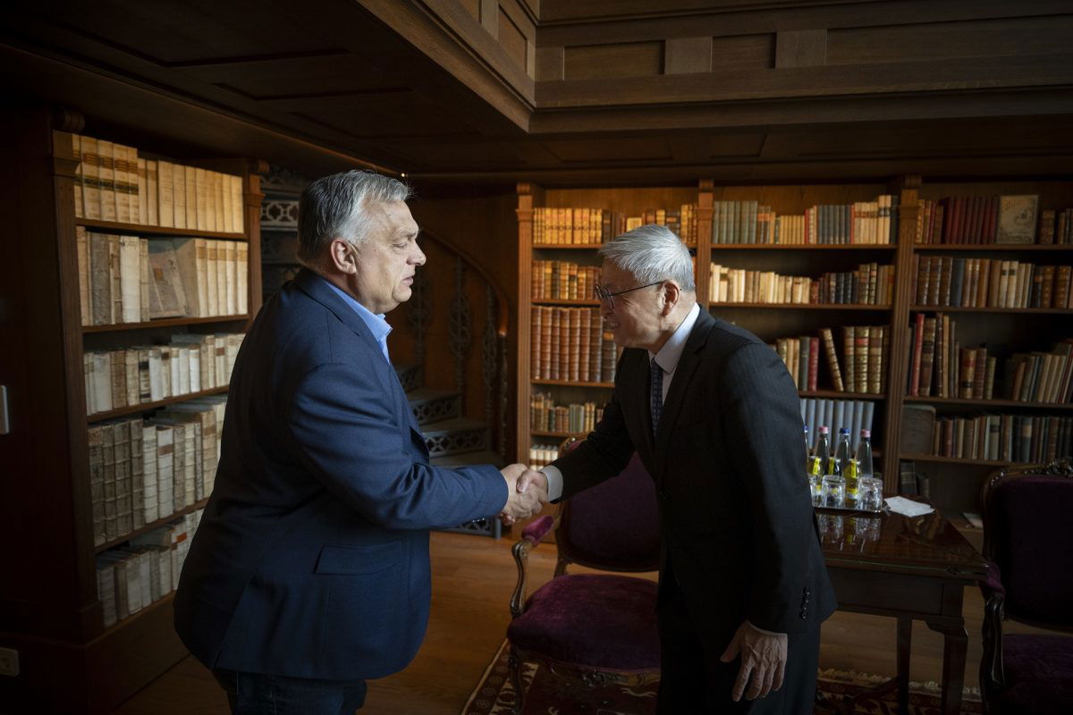 Egy igazi nagyágyú sétált be Orbán Viktorhoz