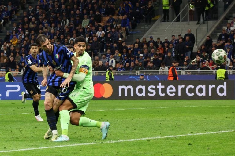 A Barcelona edzője is kiakadt a bíróra, miután kiestek a Bajnokok Ligájából