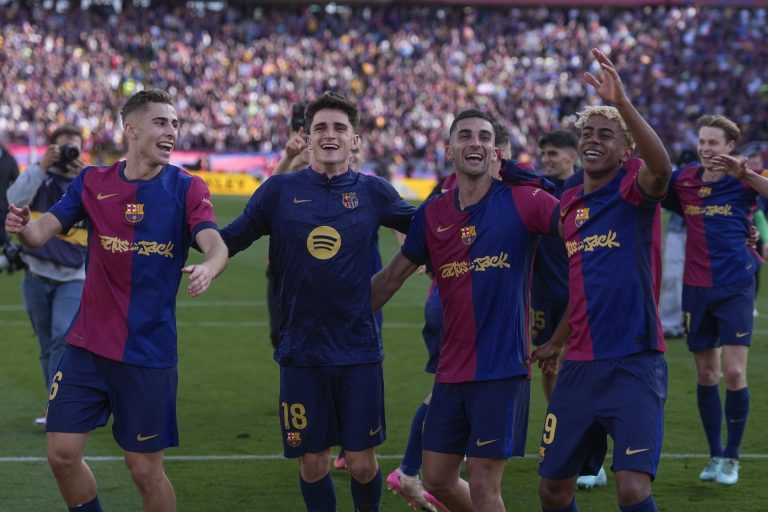 Bérelt kerékpárokkal ünnepeltek a Barcelona sztárjai az éjszaka közepén (videó)