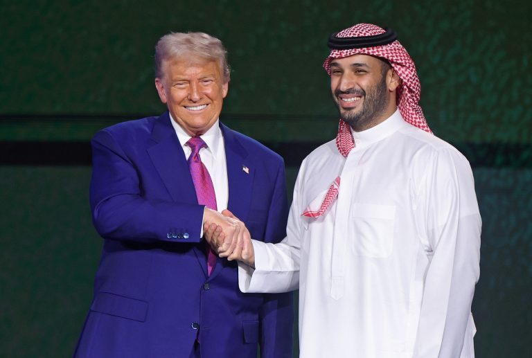 Ilyen nincs, de mégis van: McDonald’s-ot kapott Trump a szaúdiaktól (videó)