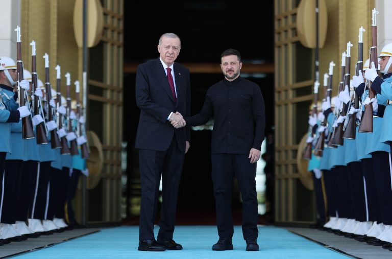 Zelenszkij azt állítja, Erdogan ukrán területnek ismerte el Krímet
