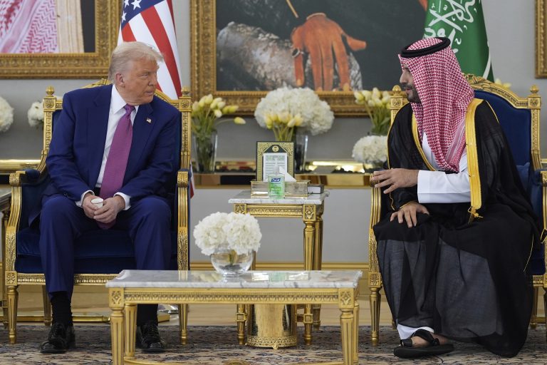 Trump ismét történelmet írt, 600 milliárd dolláros üzletet kötött