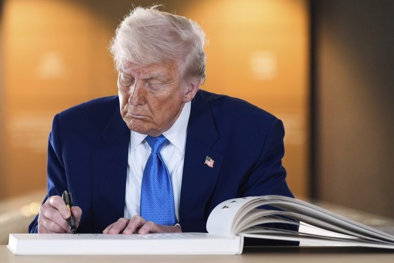 Donald Trump ultimátumot adott az Apple-nek: Vissza Amerikába!