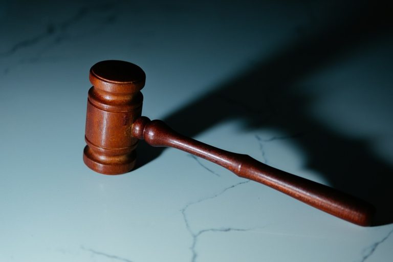 Felfüggesztett börtönre ítélték a feleségét halálra gázoló világbajnok ausztrál kerékpárost