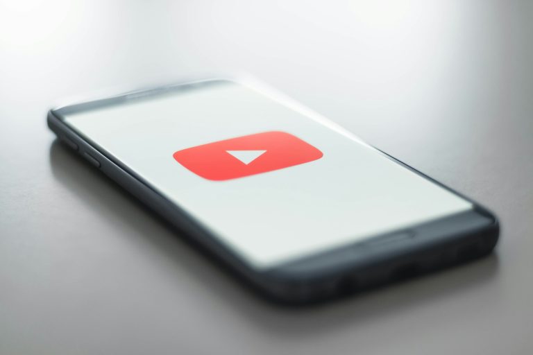 Még bosszantóbb reklámok jönnek a YouTube-ra