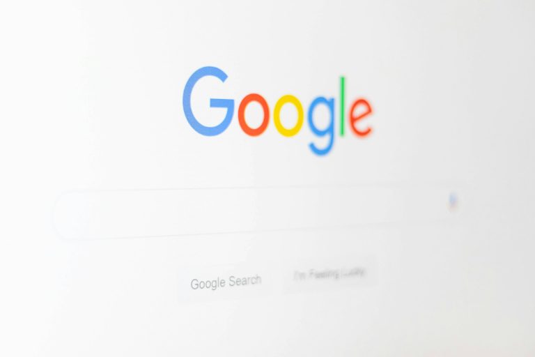 Átalakulhat a Google kereső kezdőoldala, egy ismert gomb is eltűnhet