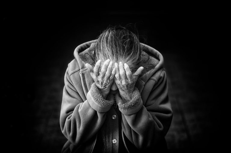Forradalmi áttörés: engedélyezték az első vérvizsgálatot az Alzheimer-kór kimutatására