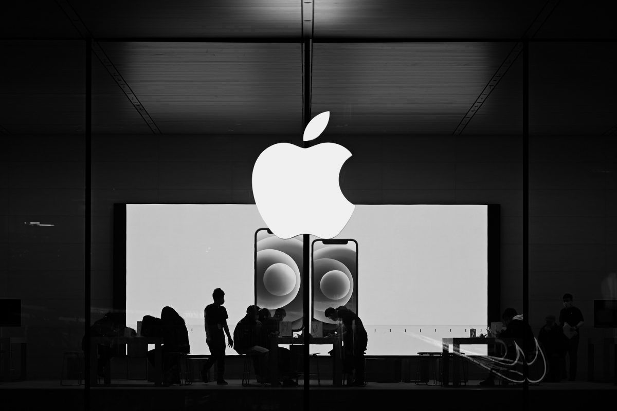 Szemrebbenés nélkül hazudott az Apple alelnöke a bíróságon