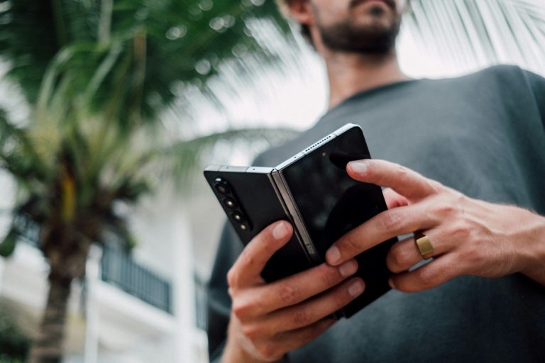 A Samsung technológiájával villant nagyot az Apple az első hajlítható iPhonejával