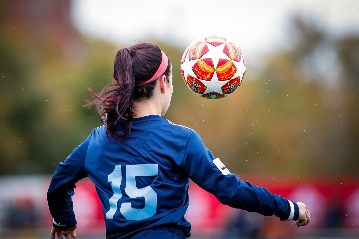 Mostantól nem léphetnek pályára a transznemű nők női futballmeccseken Angliában