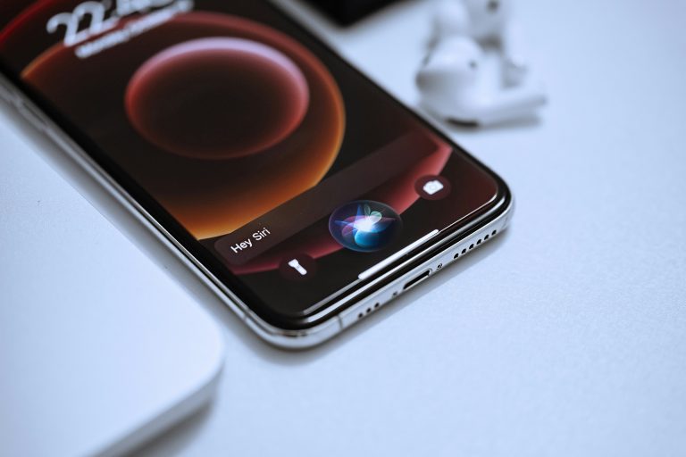 Hallgatózott a Siri? Most pénzt kaphat érte az Apple-től!