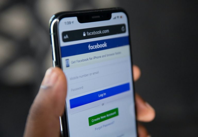1,2 milliárd Facebook-felhasználó adatai kerülhettek nyilvánosságra