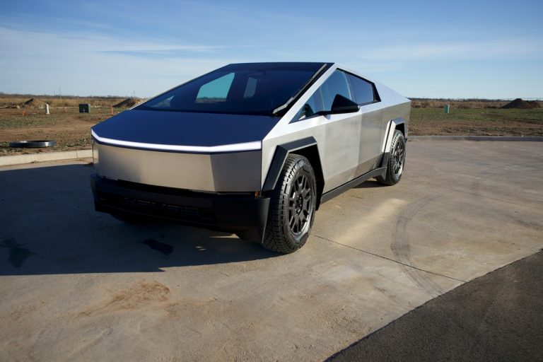 Katasztrofális híreket kapott Elon Musk, a Tesla legnagyobb reménysége földbe állt