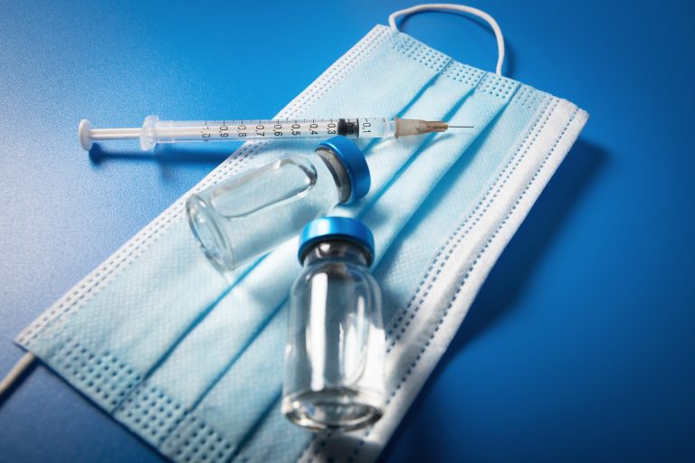 Már tesztelik a szupervakcinát, ami egyszerre véd az influenza és a koronavírus ellen